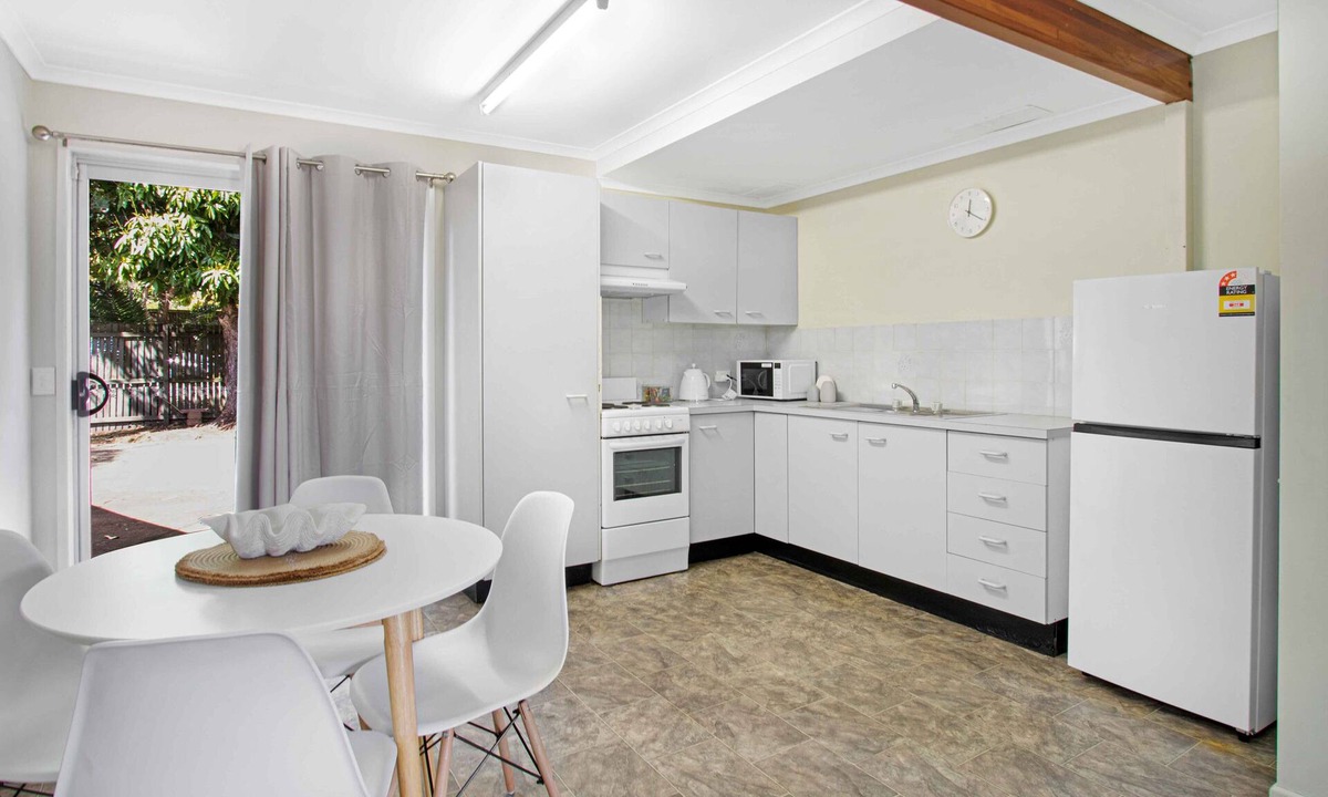 Pialba House | CHRISTMAS CRACKER