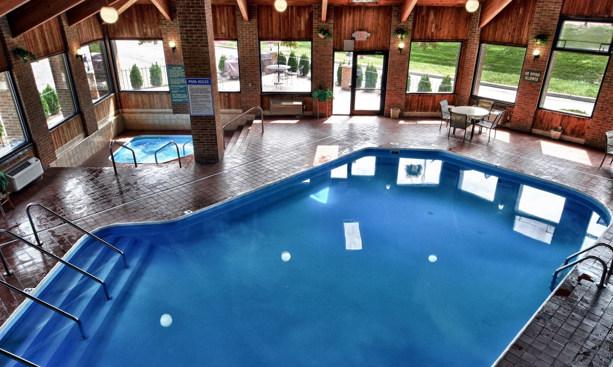 Chillicothe Hotel | Christopher Inn and Suites