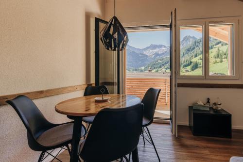 Adelboden Apartment | Chuenislodge3 neu&stilvoll, 2Balkone, echtes Bijou mit top-Aussicht