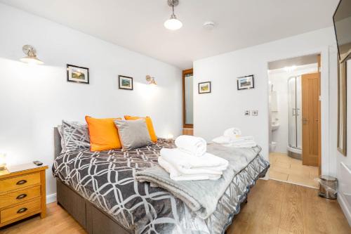 Padfield House | Chunal Apartment Central Glossop