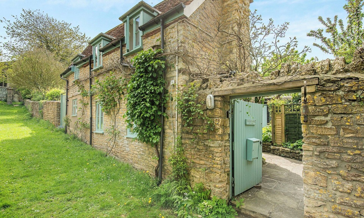 Gillingham Cottage | Church House Cottage