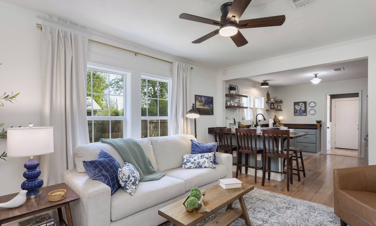 McKinney House | Church Street Cottage-2bed/1bath-near Historic Downtown Mckinney with fire pit