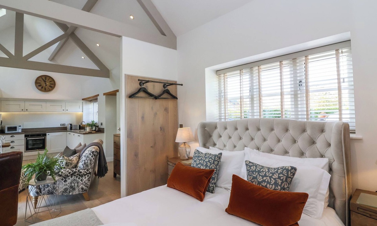 Wick St. Lawrence Cottage | Church View Retreat