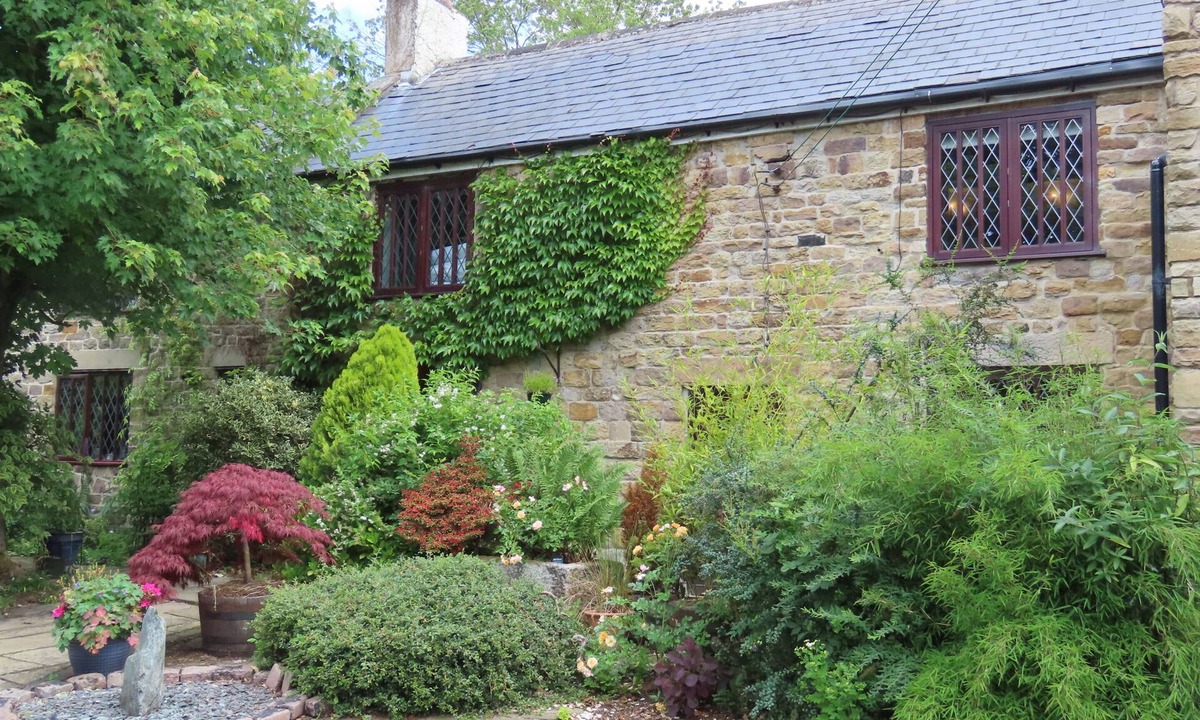 Chesterfield Bed & Breakfast | Church Villa B&B