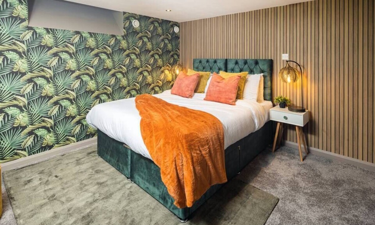 Horwich Apartment | Church Walk Summary: