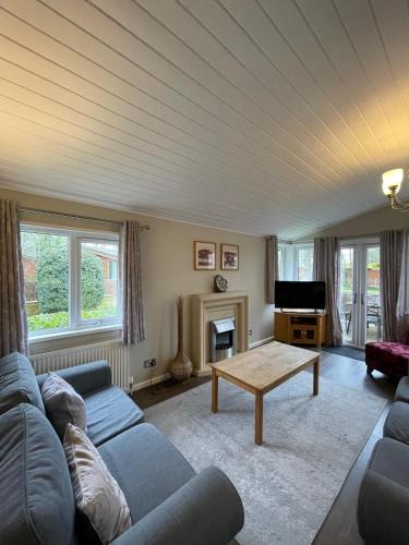 Churchill House | Churchill Lodge