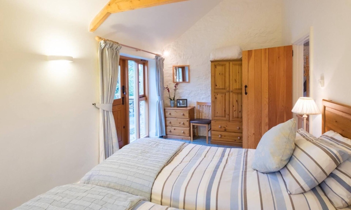 Wedmore Cottage | Cider Apple Cottage - 2 bedrooms