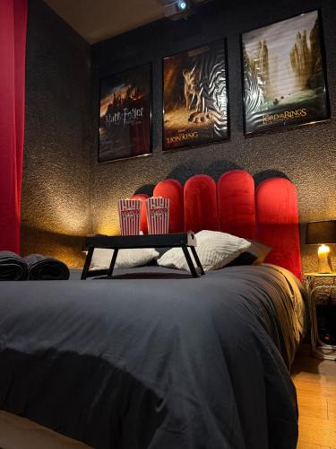 Lunel Apartment | Ciné Room Home Cinema Netflix Experience