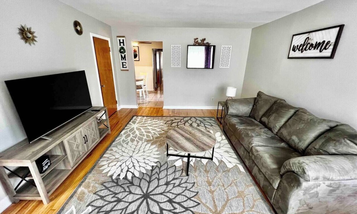 Westwood Apartment | Cincy Furnished Stays Purple Paradise Apartment