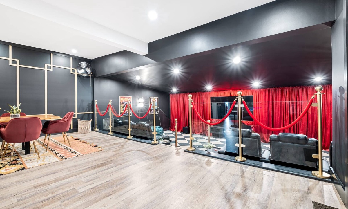 Cherokee Triangle Apartment | Cinema Suites @ Bungalou + Bourbon Bar + Gameyard