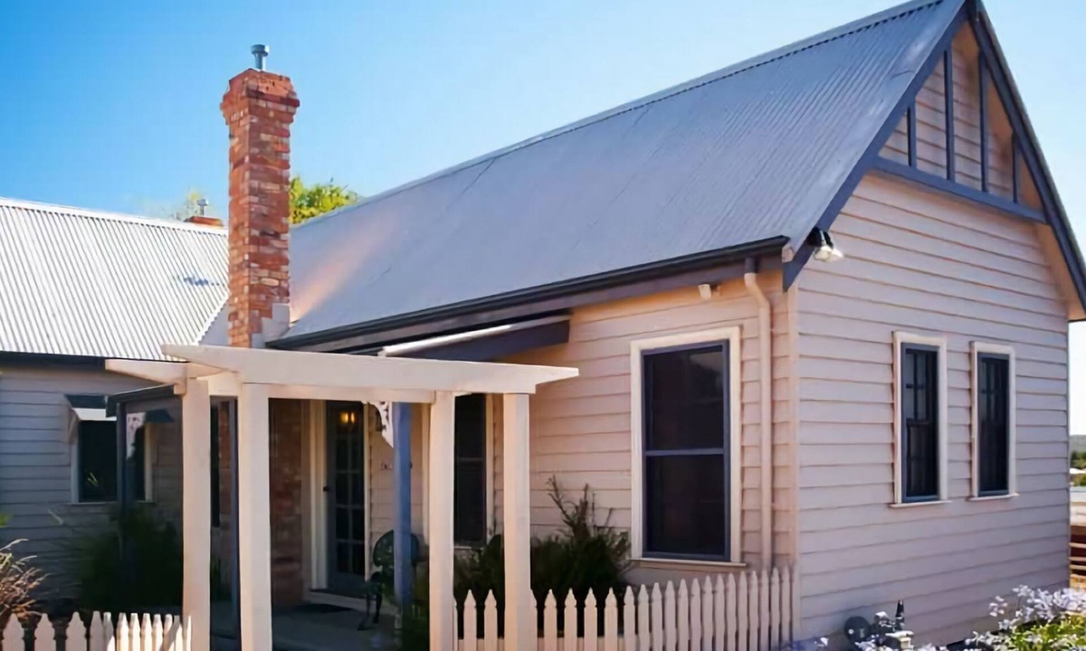 Daylesford Cottage | Circa Ruby Mint Daylesford ~ Town Centre!