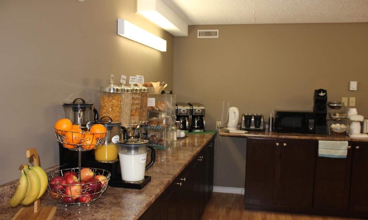 Weyburn Hotel | Circle 6 Motel