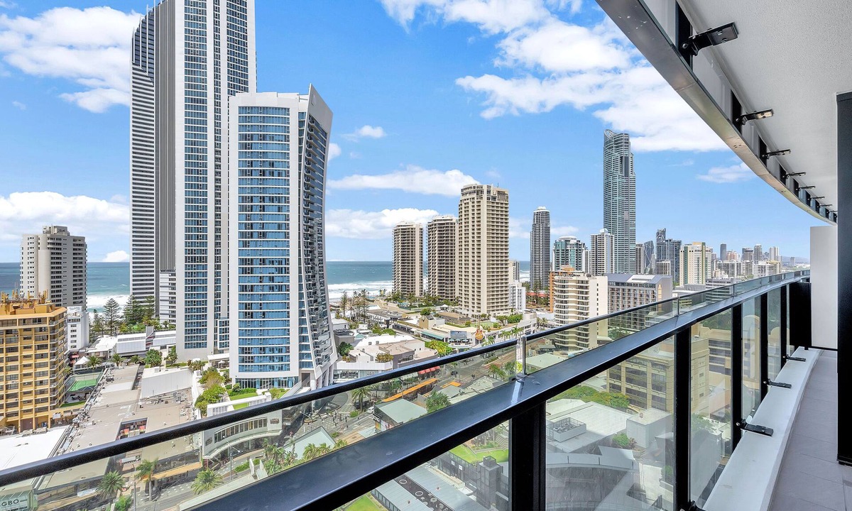 Surfers Paradise Apartment | Circle on Cavill – 1 Bedroom + Study Ocean Views