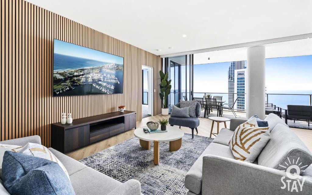 Surfers Paradise Apartment | Circle on Cavill By Vaun