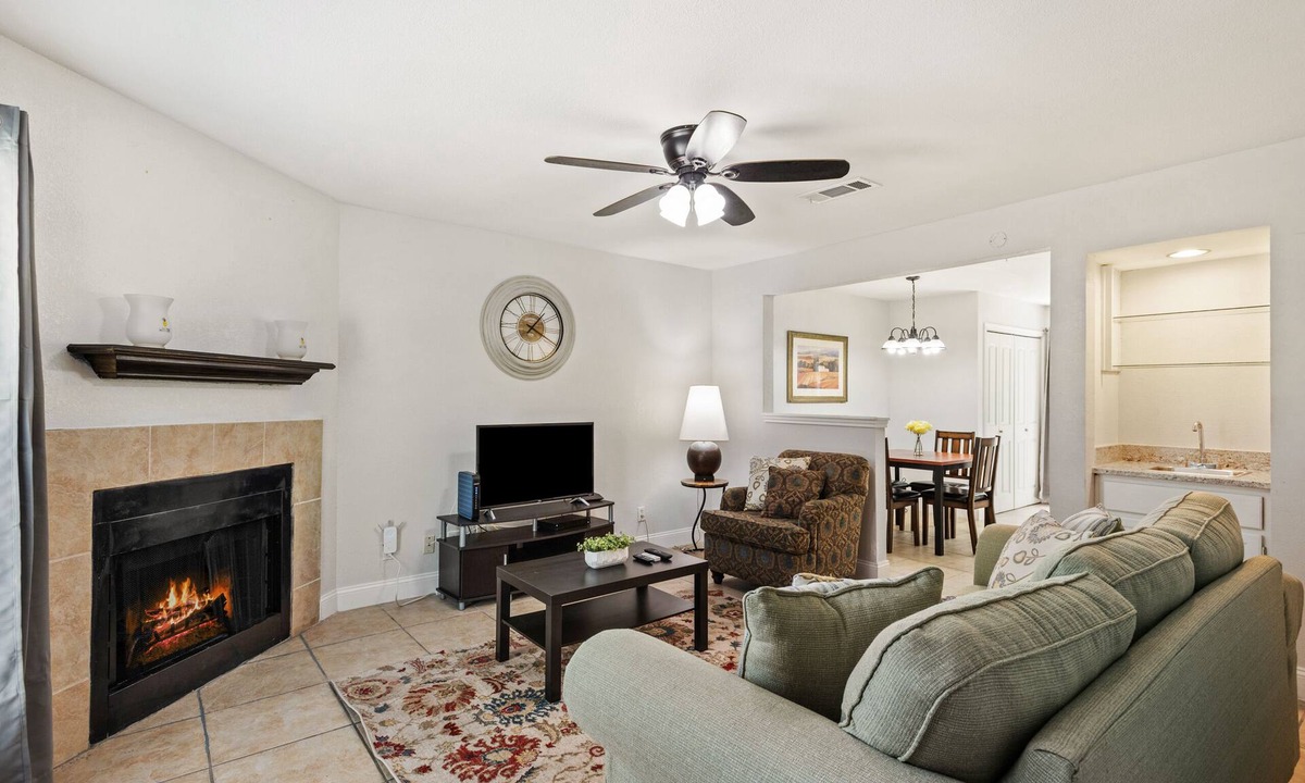 Tanglewood Estates House | Circle Town hm near the golf course