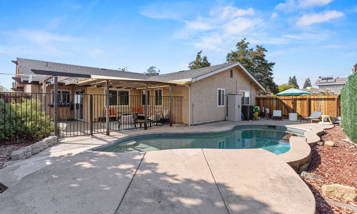 Citrus Heights House | Citrus Retreat with Pool