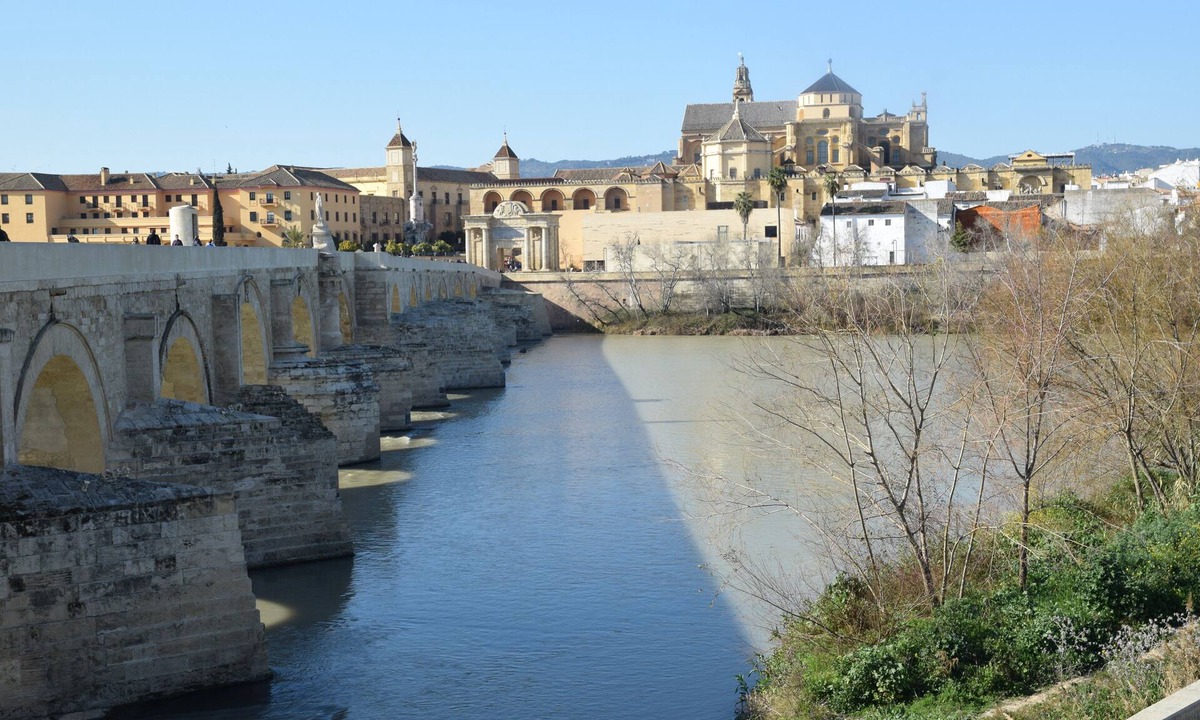Cordoba Old City Apartment | City Center: Apartment in typical Cordovan House,200m Mosque, Balcony, Wif, PK