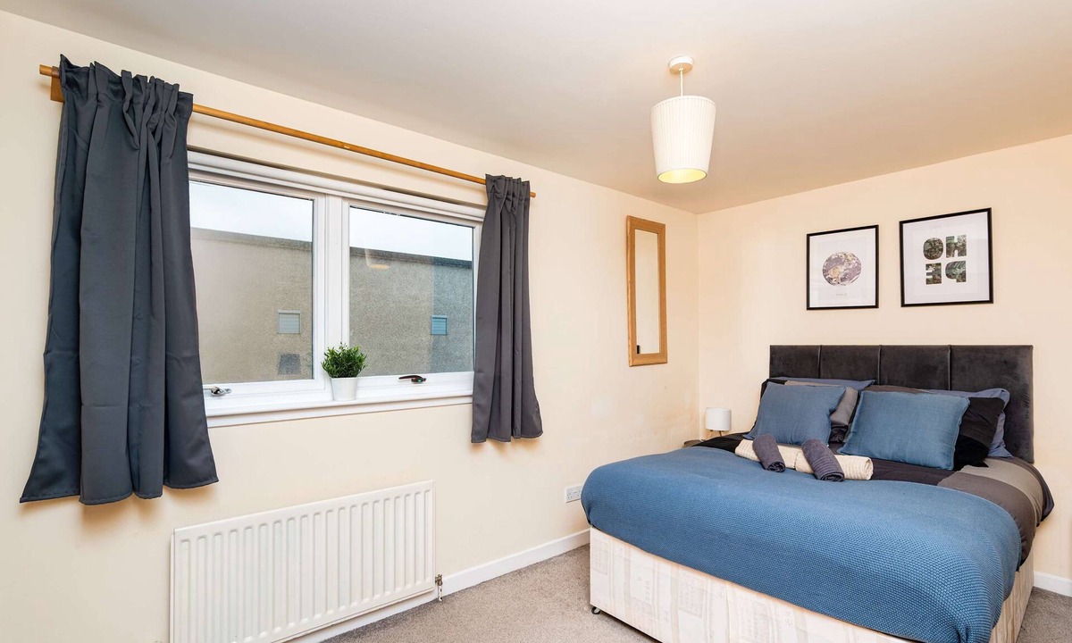 East End Apartment | City Centre Flat - 2 Bed - by Holiday Homes