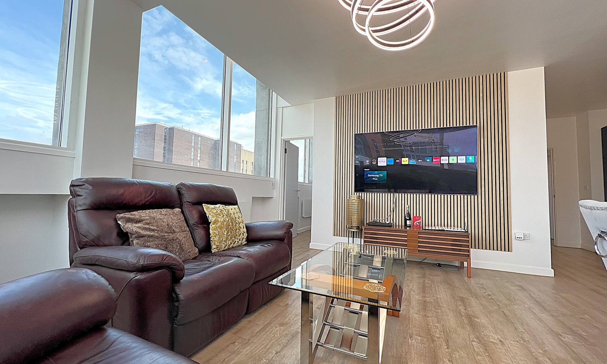 Theatreland Birmingham Apartment | City Centre - Sleeps 4 & Free Parking