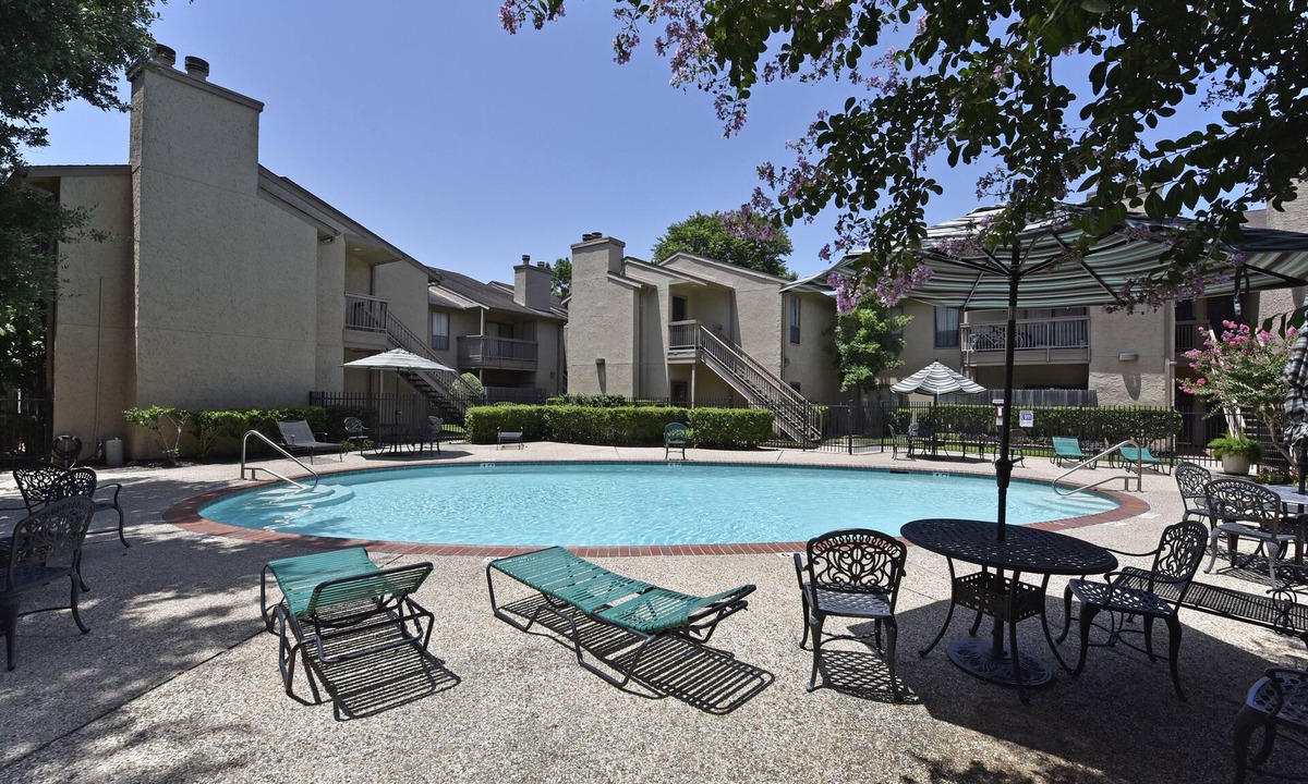 Brookhollow Condo | CITY CONDO