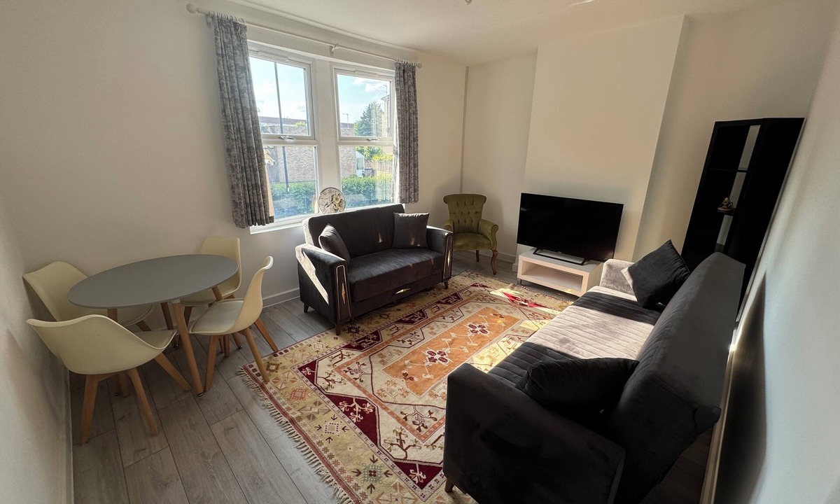 Enfield Highway House | City Escape