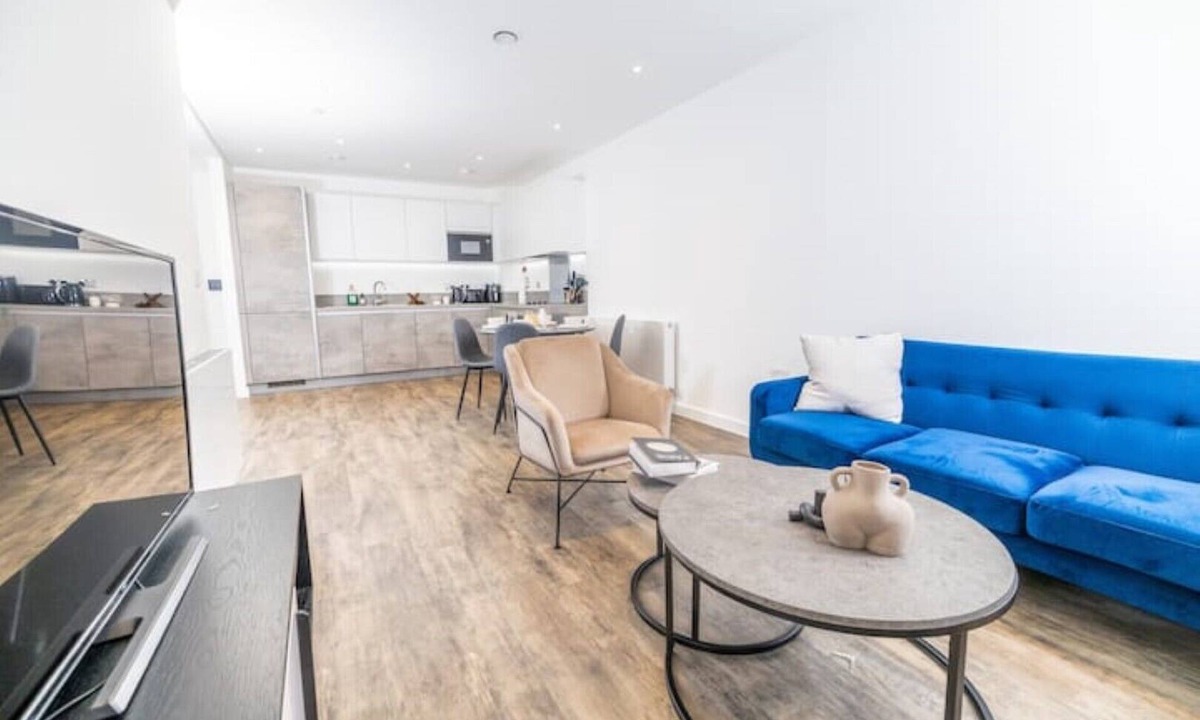 Gascoigne Apartment | City Escape - Unwind in Style