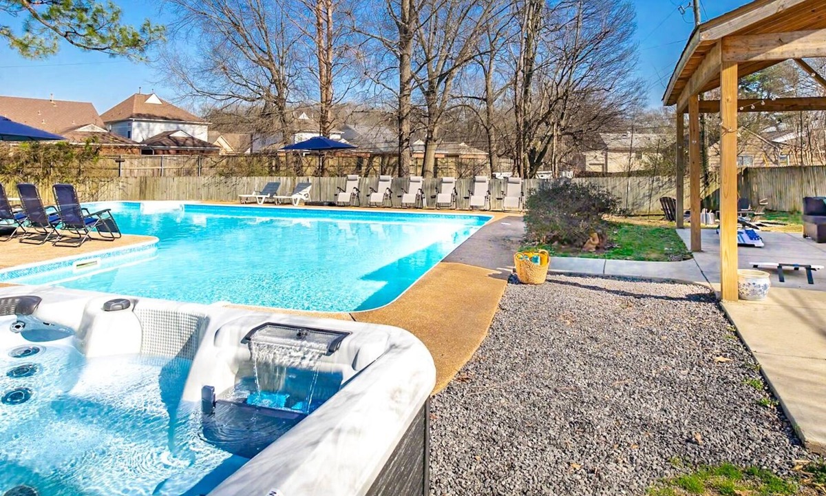 East Memphis House | City escape w/heated pool and outdoor fun