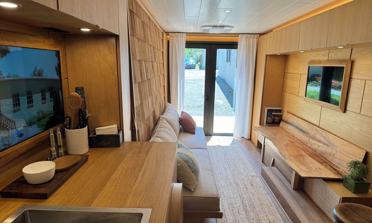 Lancaster House | "City Hideaway: Off-Grid Luxe"