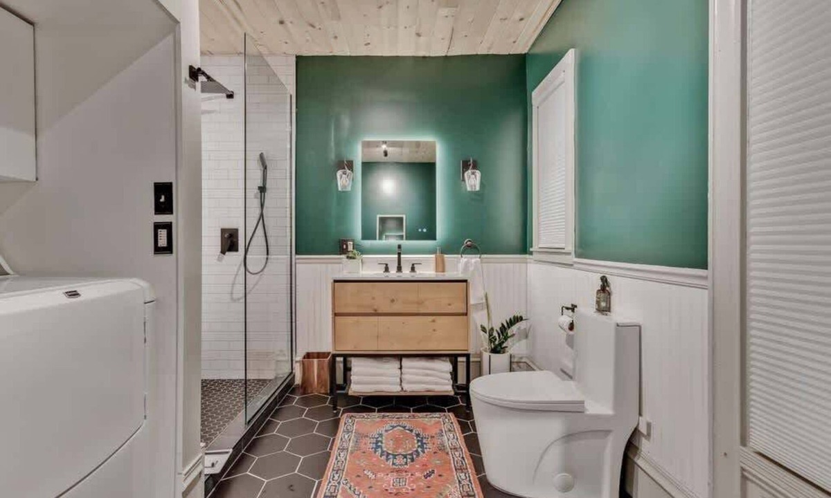 Downtown Minneapolis House | City Oasis Awaits Cozy DT Home With Hot Tub Vikings