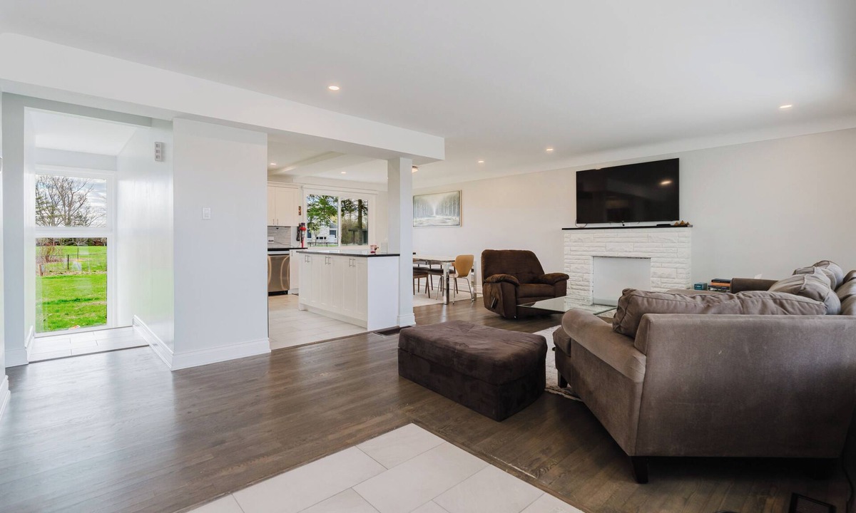 Ottawa Division House | City Oasis with Hot Tub & Sunroom in Ottawa