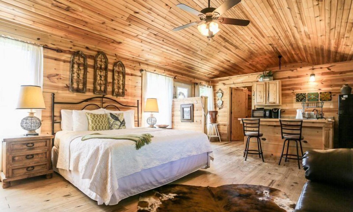 Fredericksburg Cabin | City on a Hill at Spring Creek