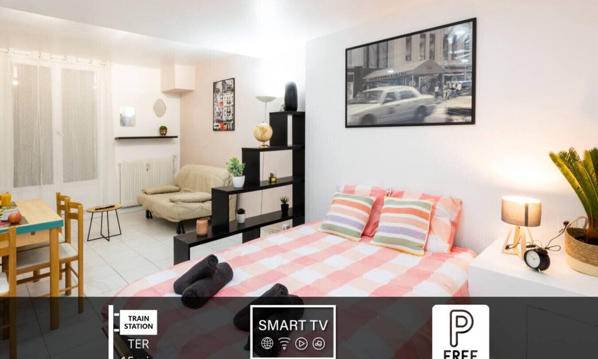 Evreux Apartment | City pop sleeps 2