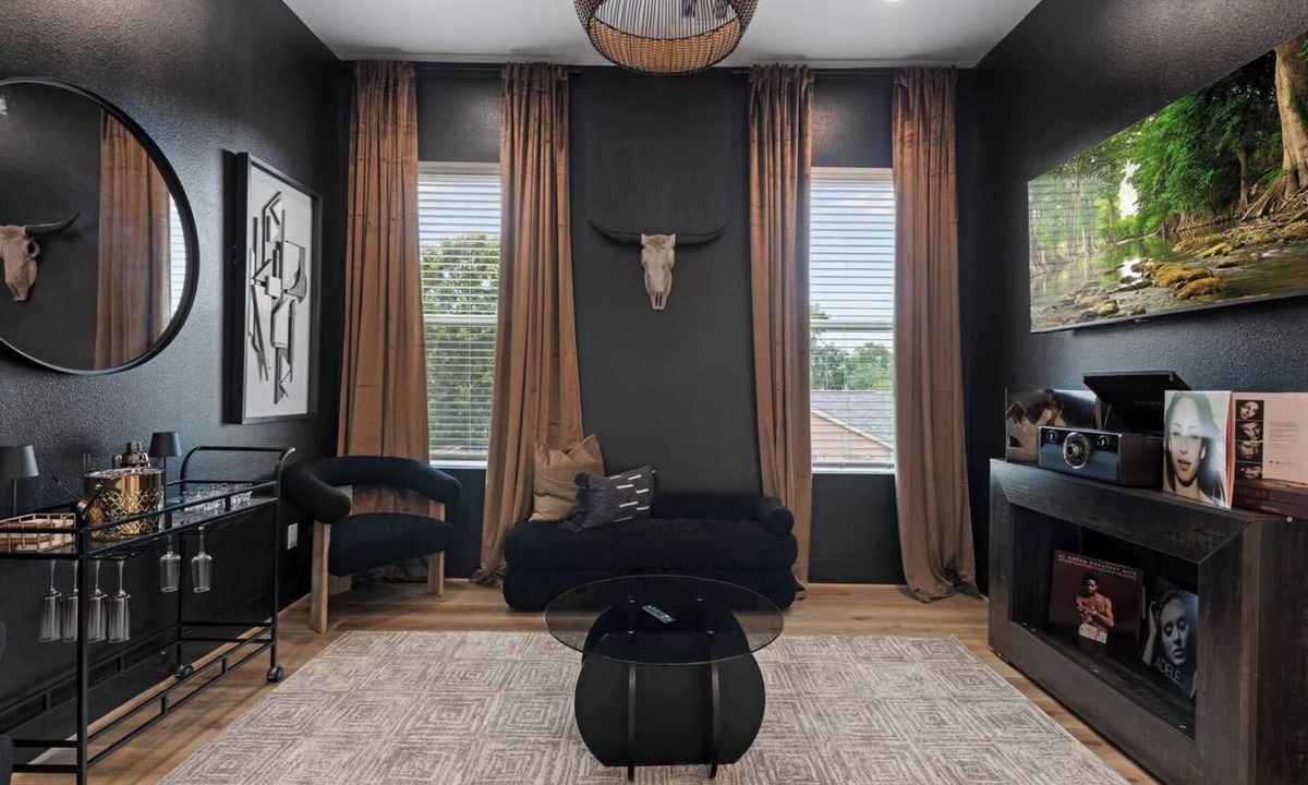 Northside House | City Stay Couples, Creators, and Cozy Hub in HTX