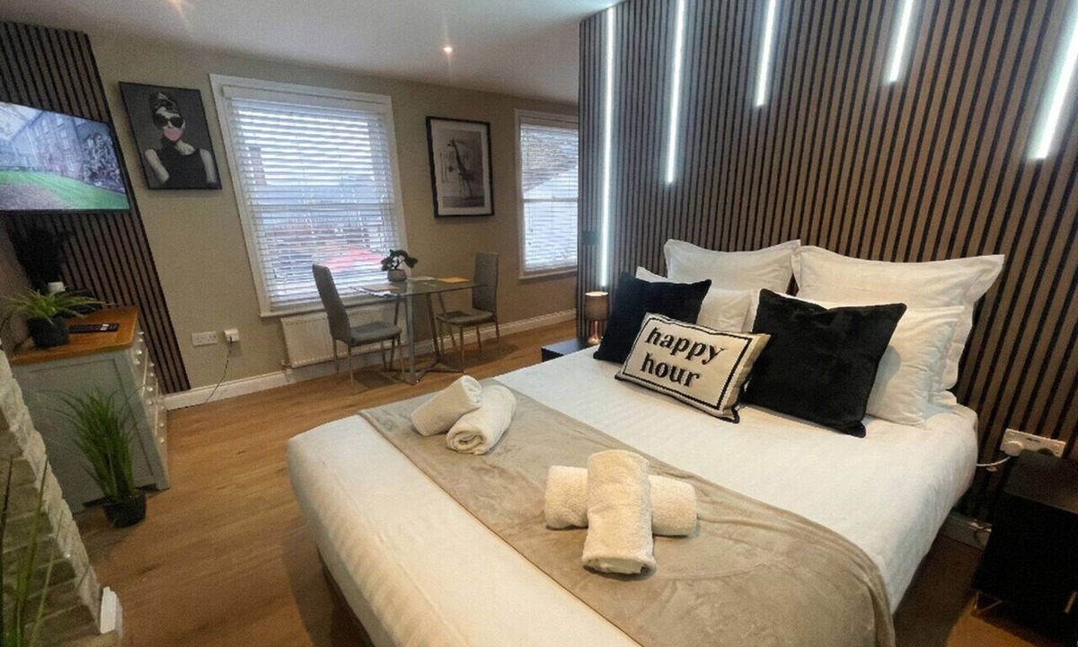 Mill Road Apartment | City studio best location for exploring Cambridge