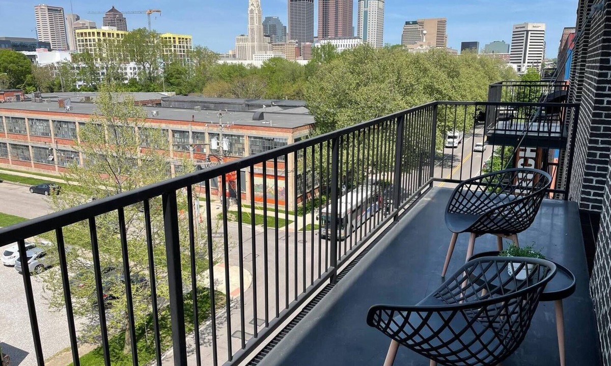 Downtown Columbus Apartment | City View Designer | Balcony | Elevator | Garage!
