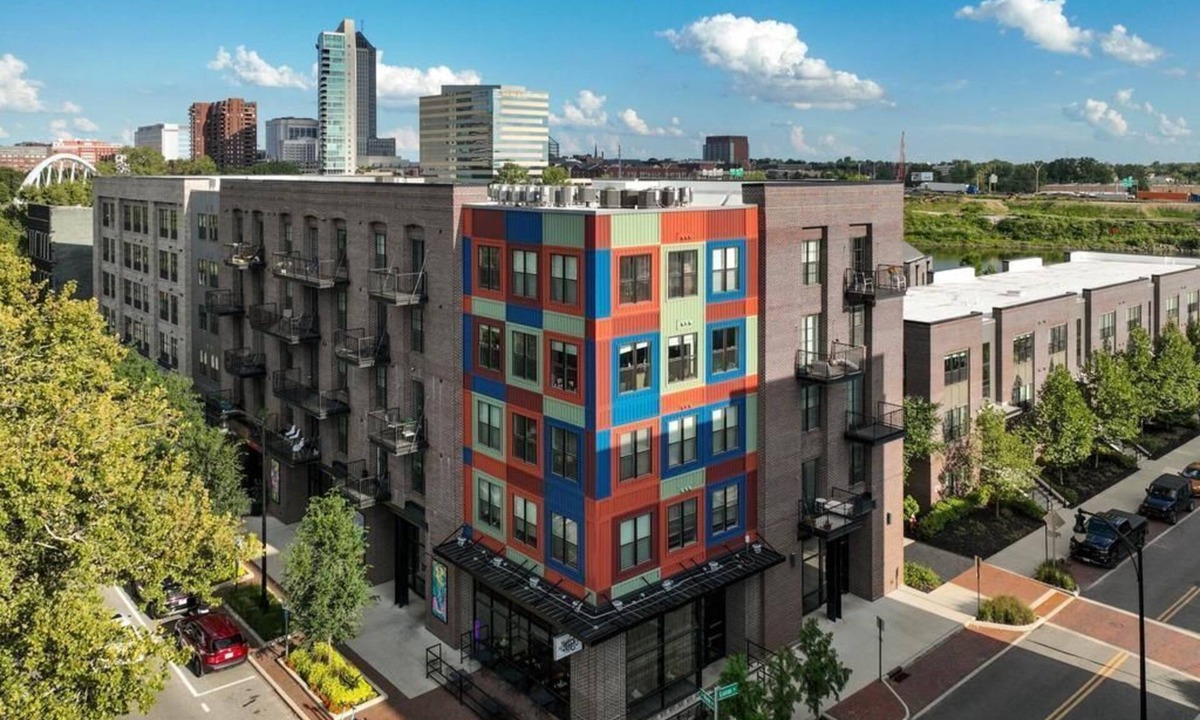 Downtown Columbus Apartment | City View Designer Elevator Covered Parking