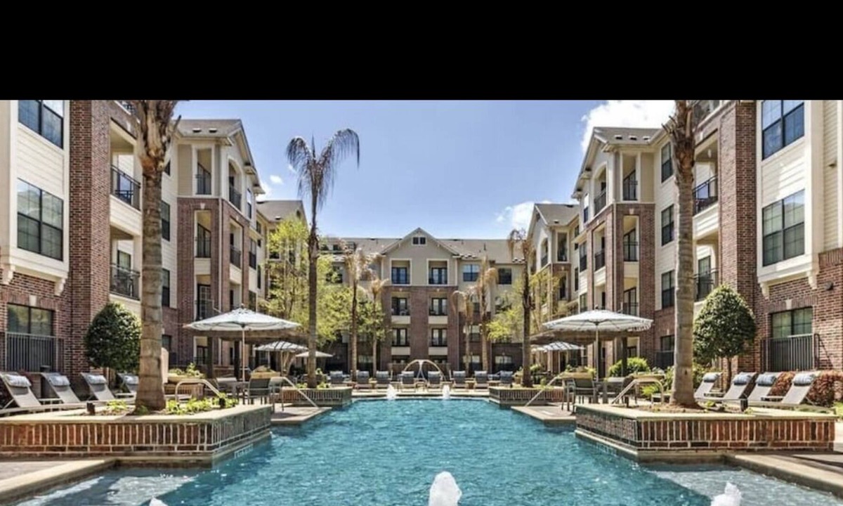 Memorial City Apartment | City-View Spacious full apartment|Pool & Gym| Memorial City
