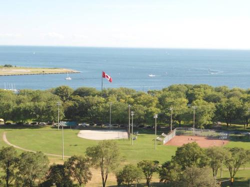 Fort York Apartment | City View Towers - Steps to CN Tower - Indoor Pool - Save on 4 weeks stay in February