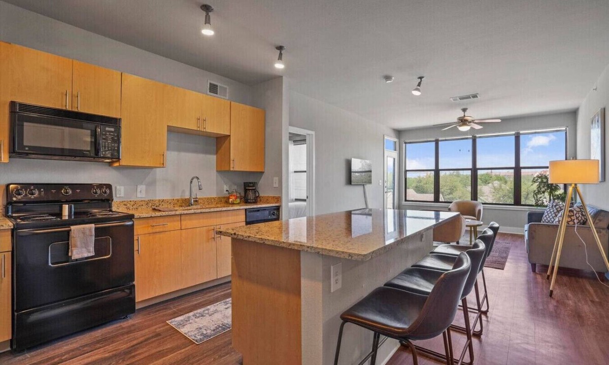 Downtown Fort Worth Condo | City views, walk Downtown!