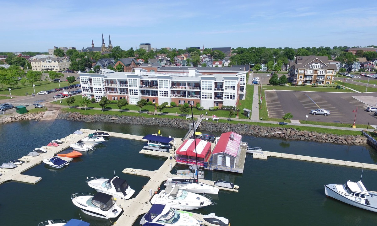 Queens Square Condo | CITY WATER FRONT CONDO & PURE SPA!