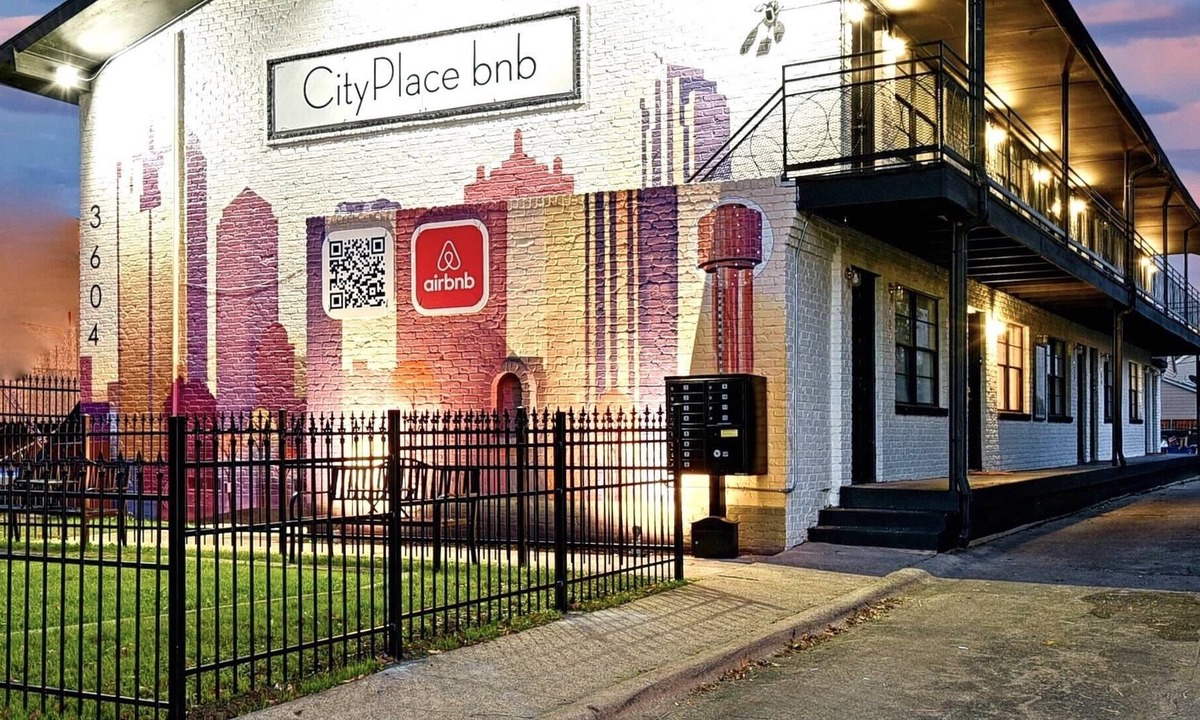 Bryan Place Apartment | CityPlace bnb- King Apt Prime Location w Dog Park