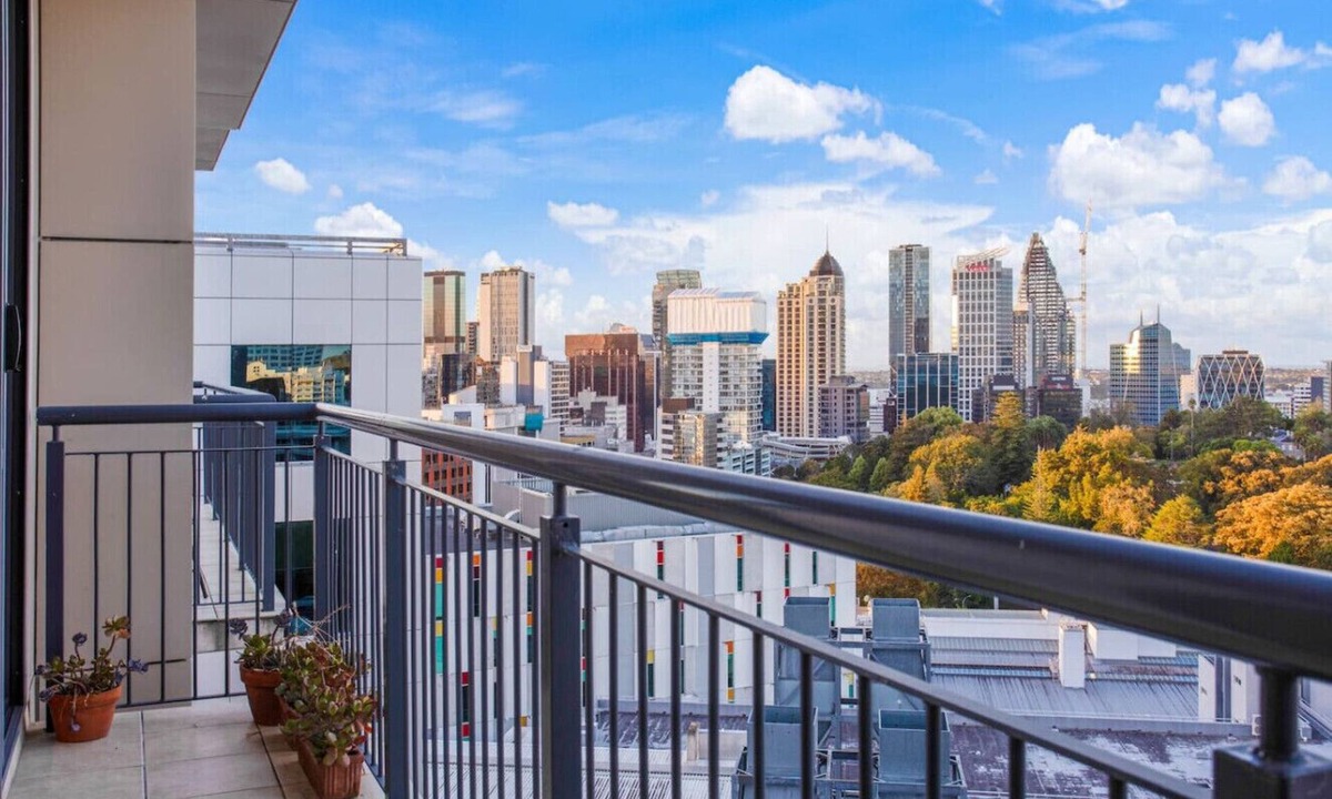 Auckland Central Business District Apartment | Cityscape Delight with Skyline View | Free Parking