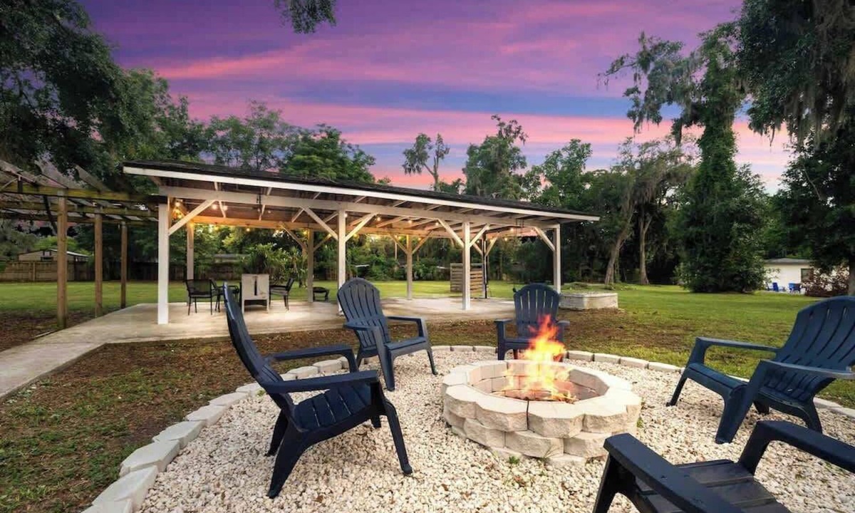 Lakewood House | "Cityscape Haven" Porch, Gazebo