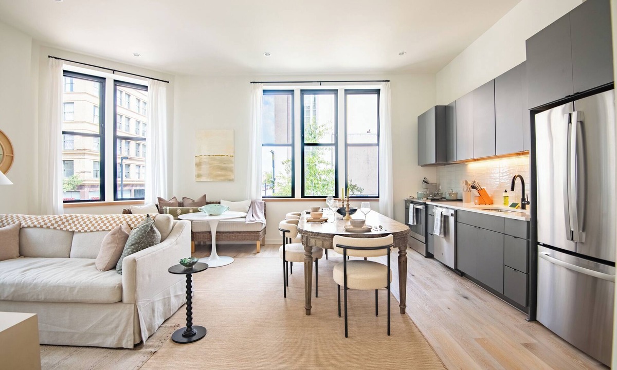 Central City Apartment | Cityscapes Loft– Groups/WiFi/2 Bed & 2 Bath