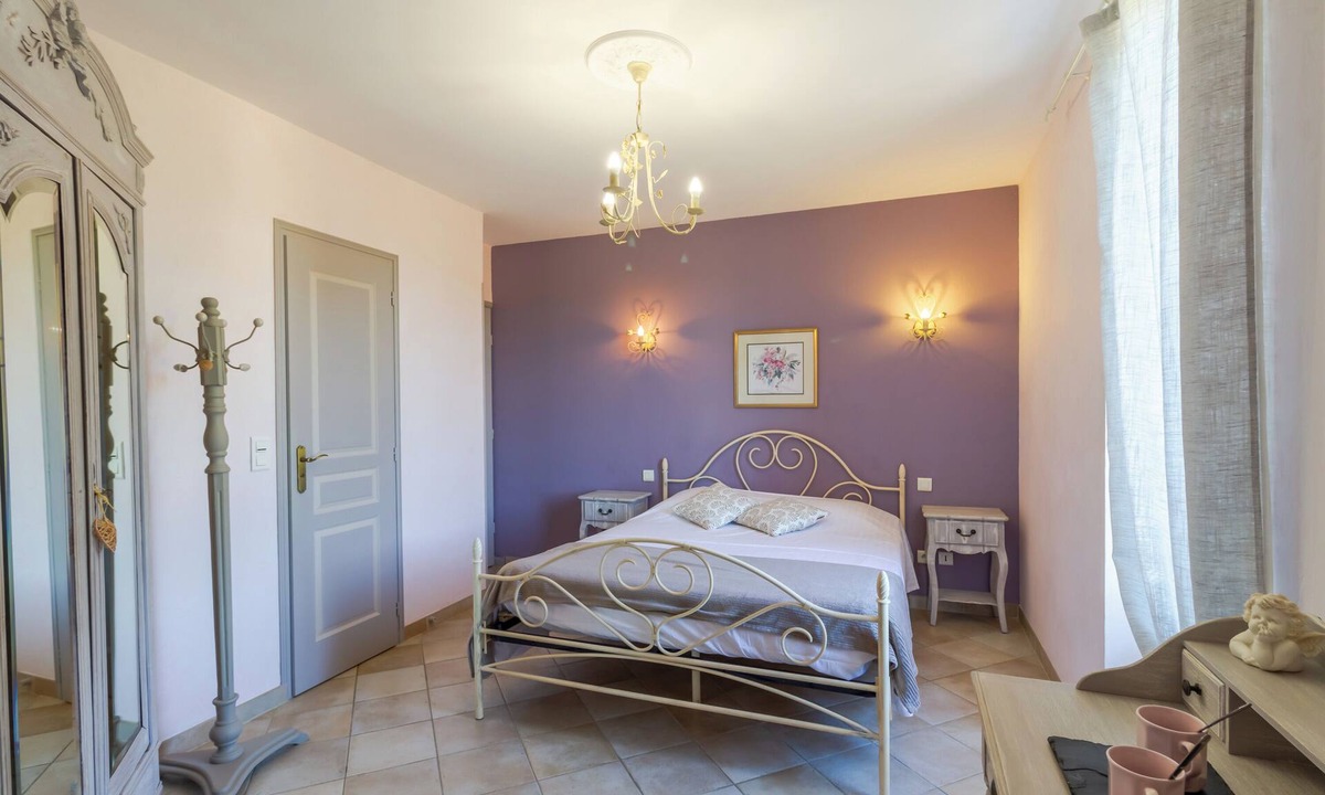 Proissans Bed & Breakfast | Clémentine Room – Romance and Comfort – Shared Pool