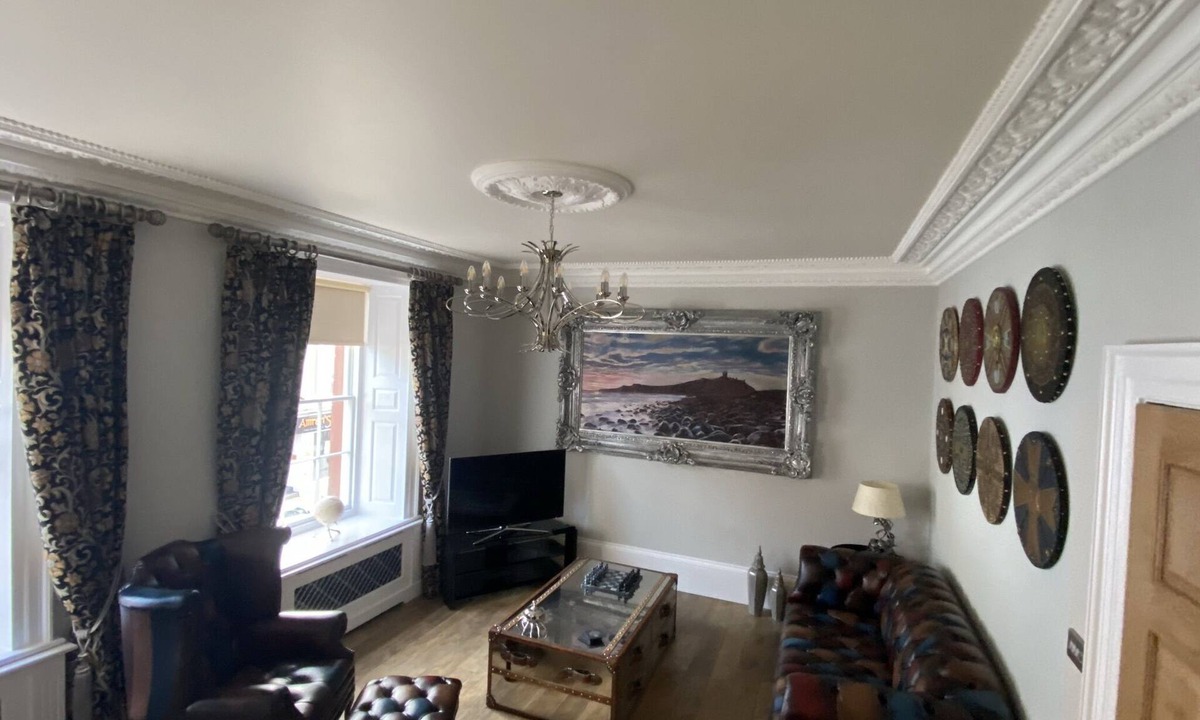 Tweedmouth Apartment | Clan Young Suite