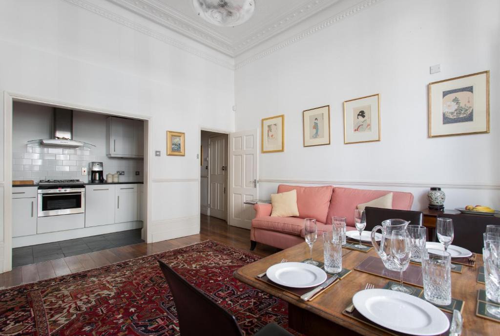 Pembridge Apartment | Clanricarde Gardens IIby Onefinestay