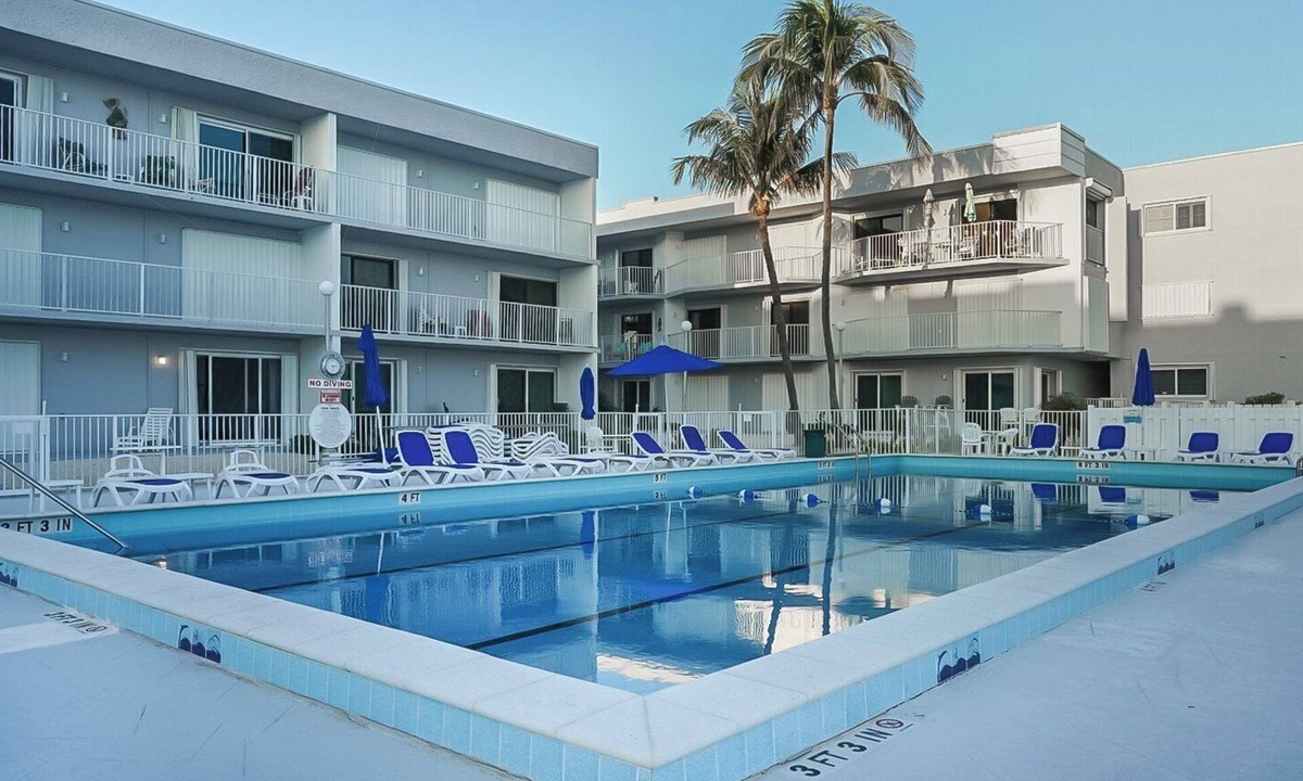 Key Colony Beach House | Clara`s Ocean Gem Condo 2bed 2bath third floor with elevator, pool & ocean views