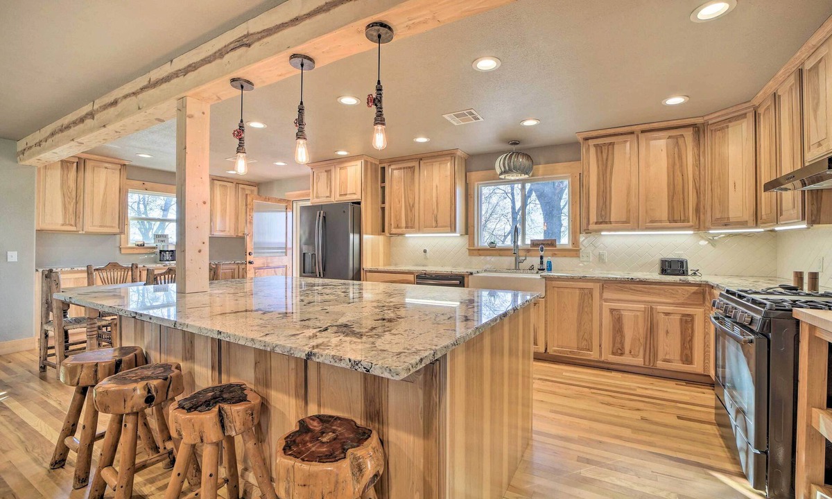Claremore House | Claremore Country Home w/Large Yard & Grill!