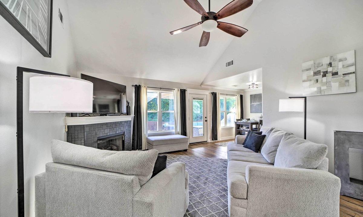 Claremore House | Claremore Getaway ~ 2 Mi to Historic District